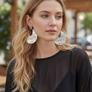 Kendra Scott Diane Earrings Hammered Silver  2.5" EUC